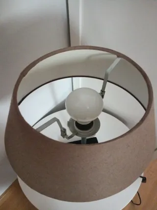 Lámpara de mesa tela y metal