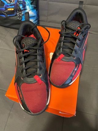 Zapatillas Jordan Negras y Rojas