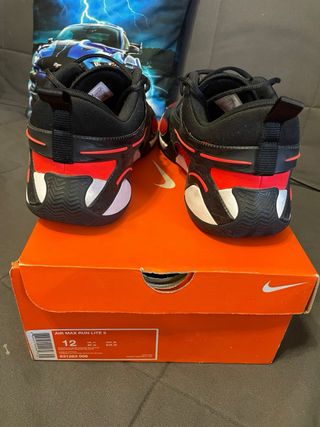 Zapatillas Jordan Negras y Rojas