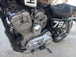 Harley Davidson 883 Negra