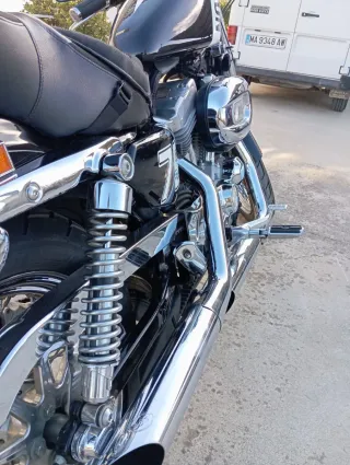 Harley Davidson 883 Negra