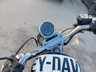 Harley Davidson 883 Negra