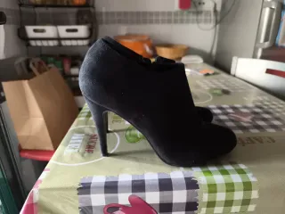 Botines ante tacón negros talla 40