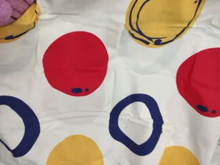 Tela con estampado de círculos
