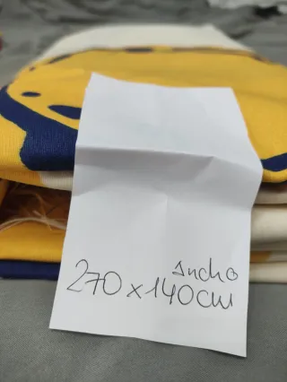 Tela con estampado de círculos
