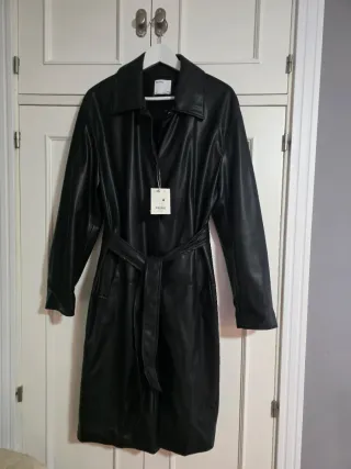 Abrigo Bershka Negro Piel Sintética