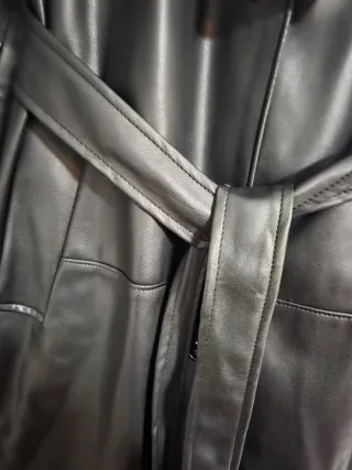 Abrigo Bershka Negro Piel Sintética