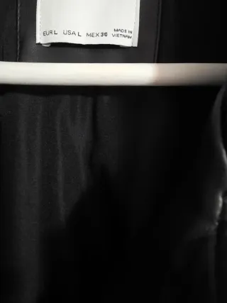 Abrigo Bershka Negro Piel Sintética