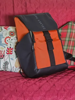 Mochila Delsey Paris Negra y Naranja