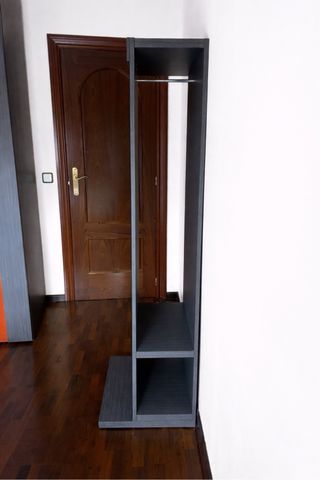 Muebles de habitación gris y naranja