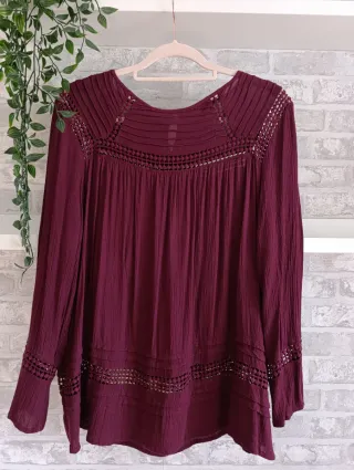 Blusa calada burdeos de Zara