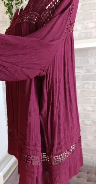 Blusa calada burdeos de Zara