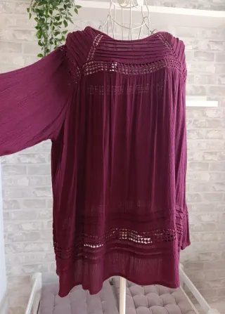 Blusa calada burdeos de Zara