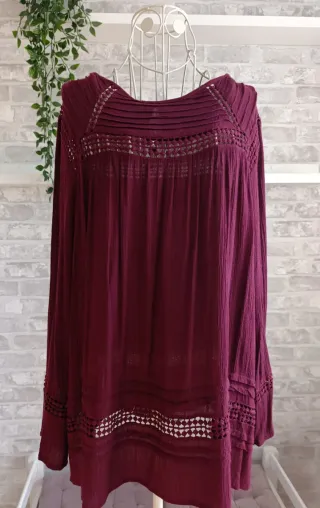 Blusa calada burdeos de Zara