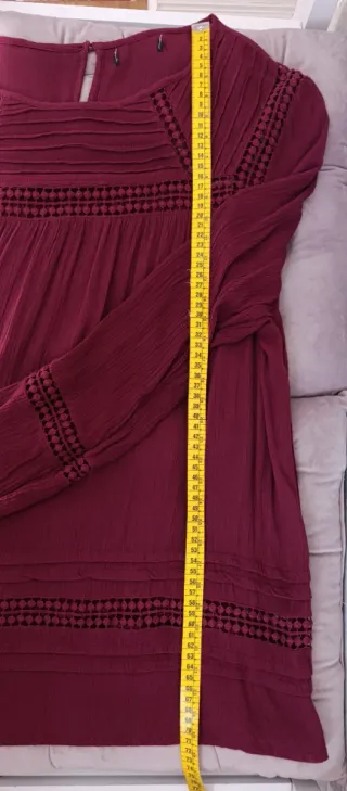 Blusa calada burdeos de Zara