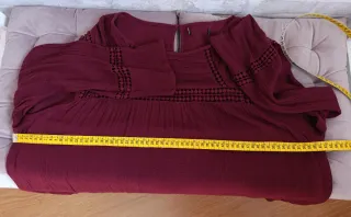 Blusa calada burdeos de Zara