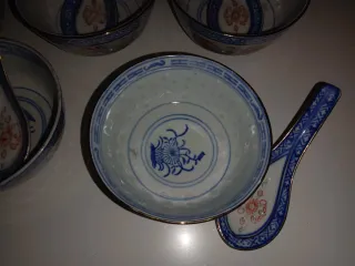 Juego 5 cuencos chinos y cucharas