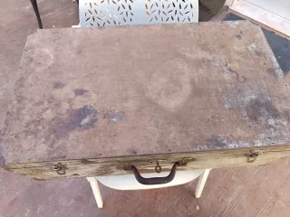 Antigua maleta de madera