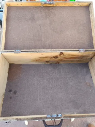 Antigua maleta de madera