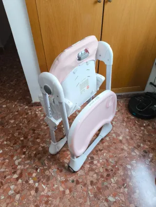 Trona de bebé kinderkraft abatible.