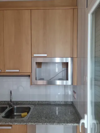 Cocina modular madera y cristal