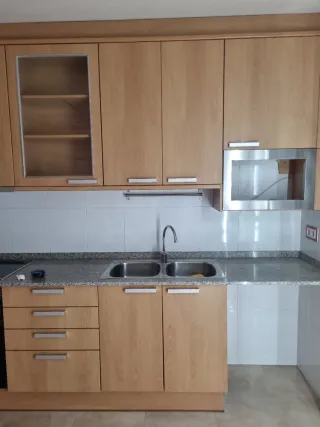 Cocina modular madera y cristal