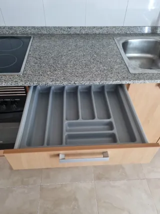 Cocina modular madera y cristal