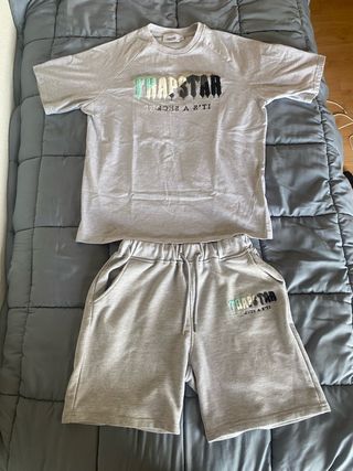 Conjunto Trapstar Gris Camiseta y Pantalón Corto