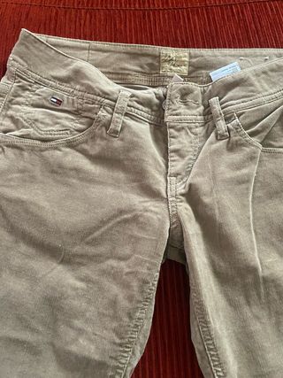Pantalón denim micro pana Tommy Hilfiger beige