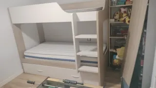 Literas con cama supletoría y dos colchones .