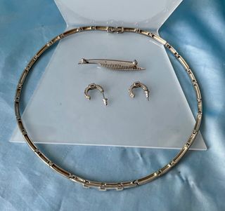 Conjunto Collar, Pendientes y Broche