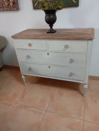 Aparador vintage in legno e metallo. Il prezzo è senza