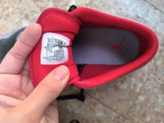 Zapatillas Nike Jordan Grises y Rojas