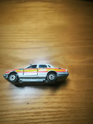 Coche a escala, jaguar de majorette