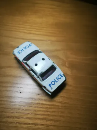 Coche a escala, jaguar de majorette