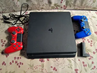 Consola PS4 Slim 1 Tb, 2 mandos, 8 juegos y funda
