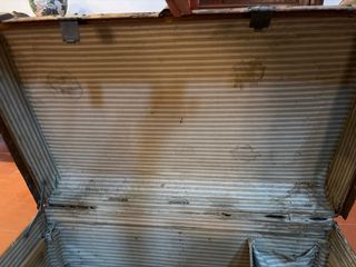 Baúl antiguo de viaje madera y metal