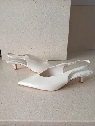 Zapatos STRADIVARIUS a estrenar.