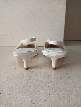 Zapatos STRADIVARIUS a estrenar.