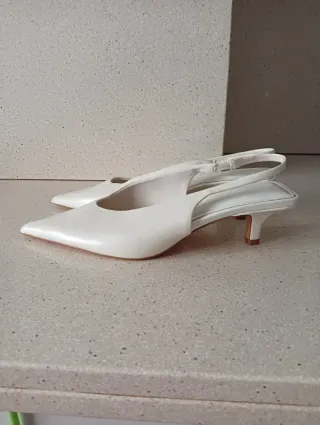 Zapatos STRADIVARIUS a estrenar.