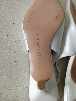 Zapatos STRADIVARIUS a estrenar.