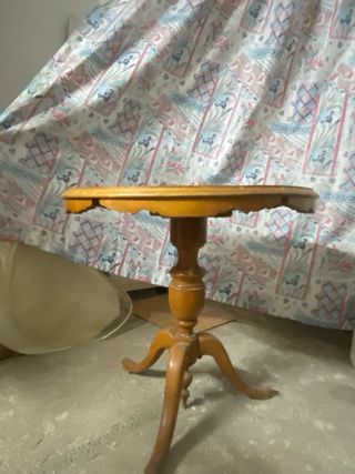 Mesa redonda de madera