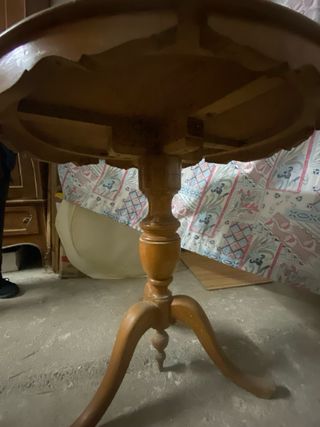 Mesa redonda de madera