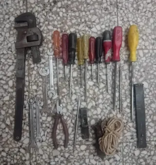 Lote de herramientas manuales