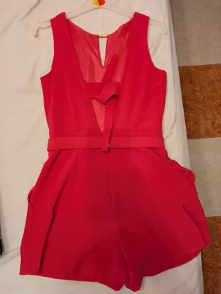 Vestido fiesta rosa fucsia con cinturón dorado