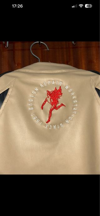 Chaqueta Pull and Bear beige y negra mujer