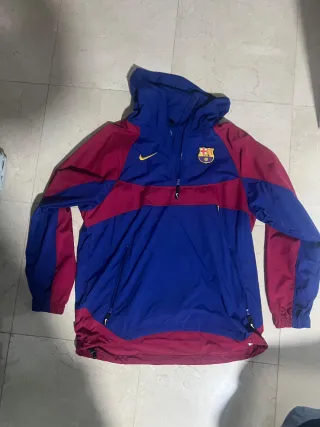 Chubasquero Nike Azul y Rojo del FC Barcelona Niño