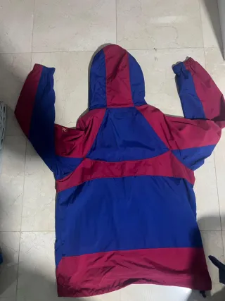 Chubasquero Nike Azul y Rojo del FC Barcelona Niño