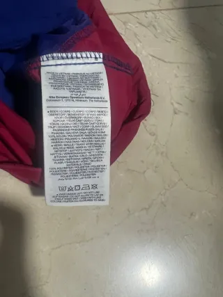 Chubasquero Nike Azul y Rojo del FC Barcelona Niño