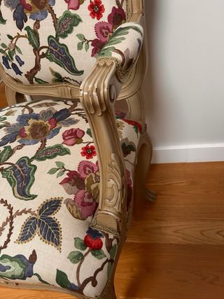 Sillón tapizado floral madera